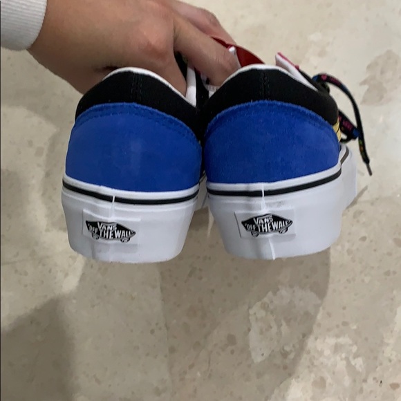 Vans - Picture 7 of 8